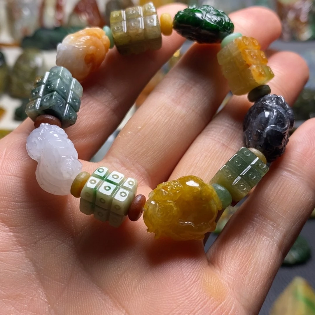 大***张翡翠未镶嵌套链翡翠未镶嵌套链