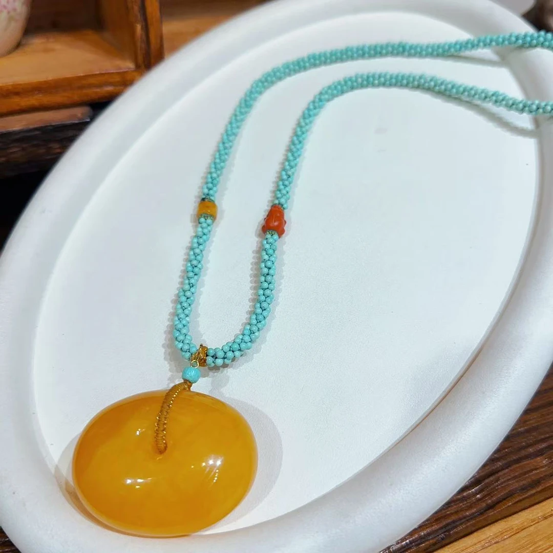 蜜蜡吊坠时尚百搭气质