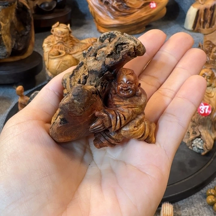 与**缘崖柏摆件手把件等