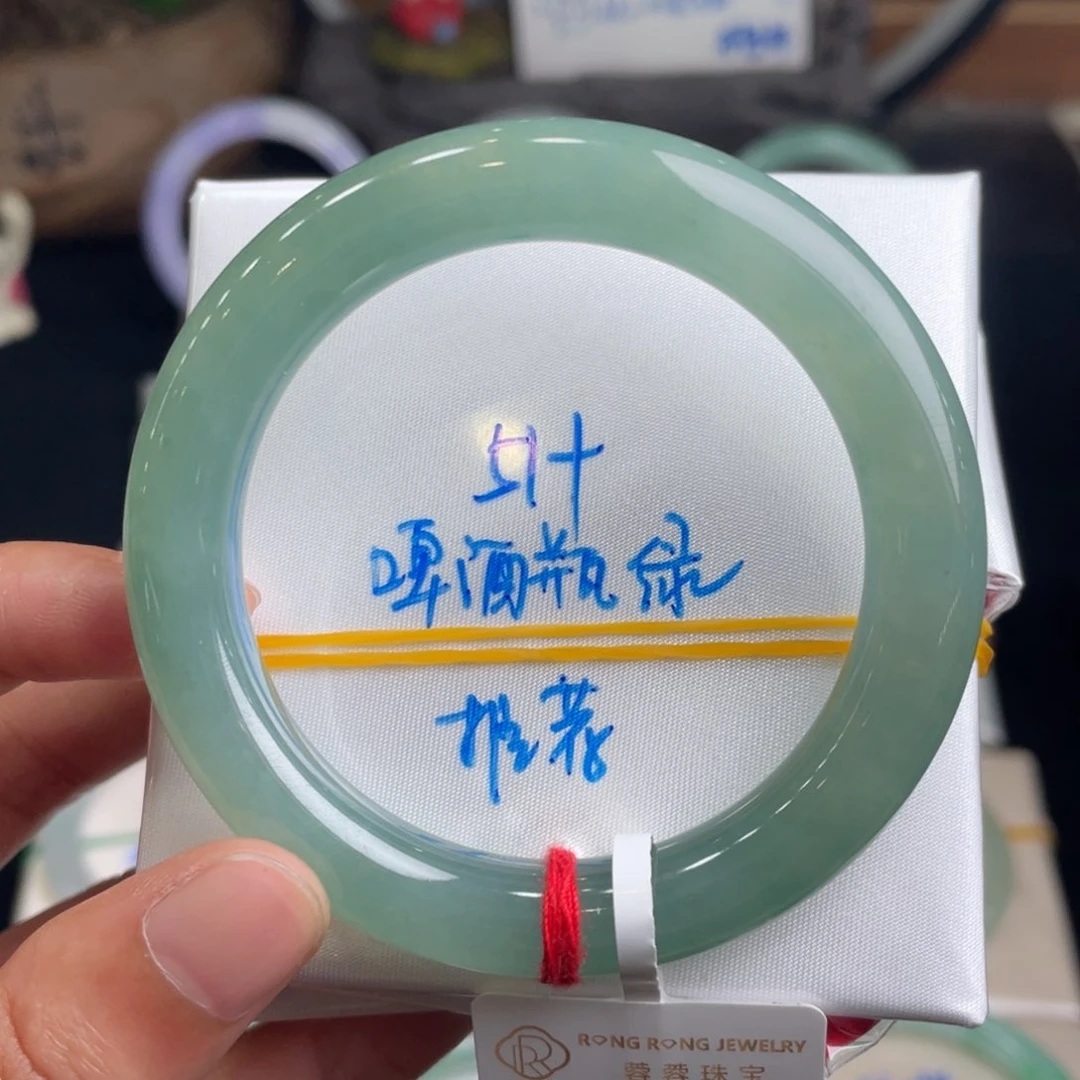 翡翠手镯未镶嵌翡翠手镯