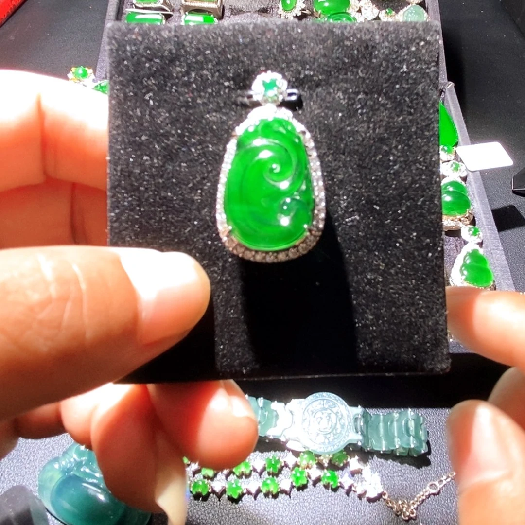 翡翠未镶嵌吊坠(赠链)A货翡翠12