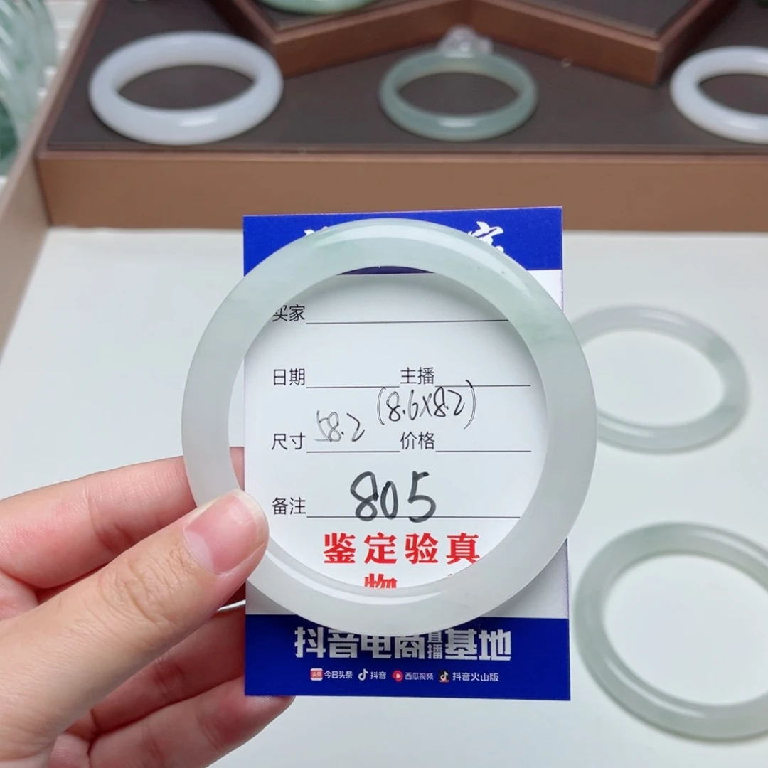 饼***饼石英质玉手镯未镶嵌