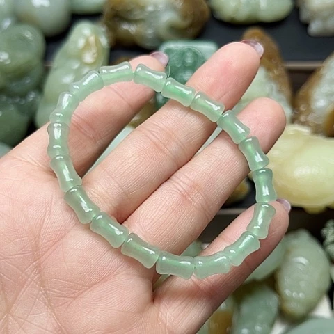 颈饰未镶嵌和田玉龍**神