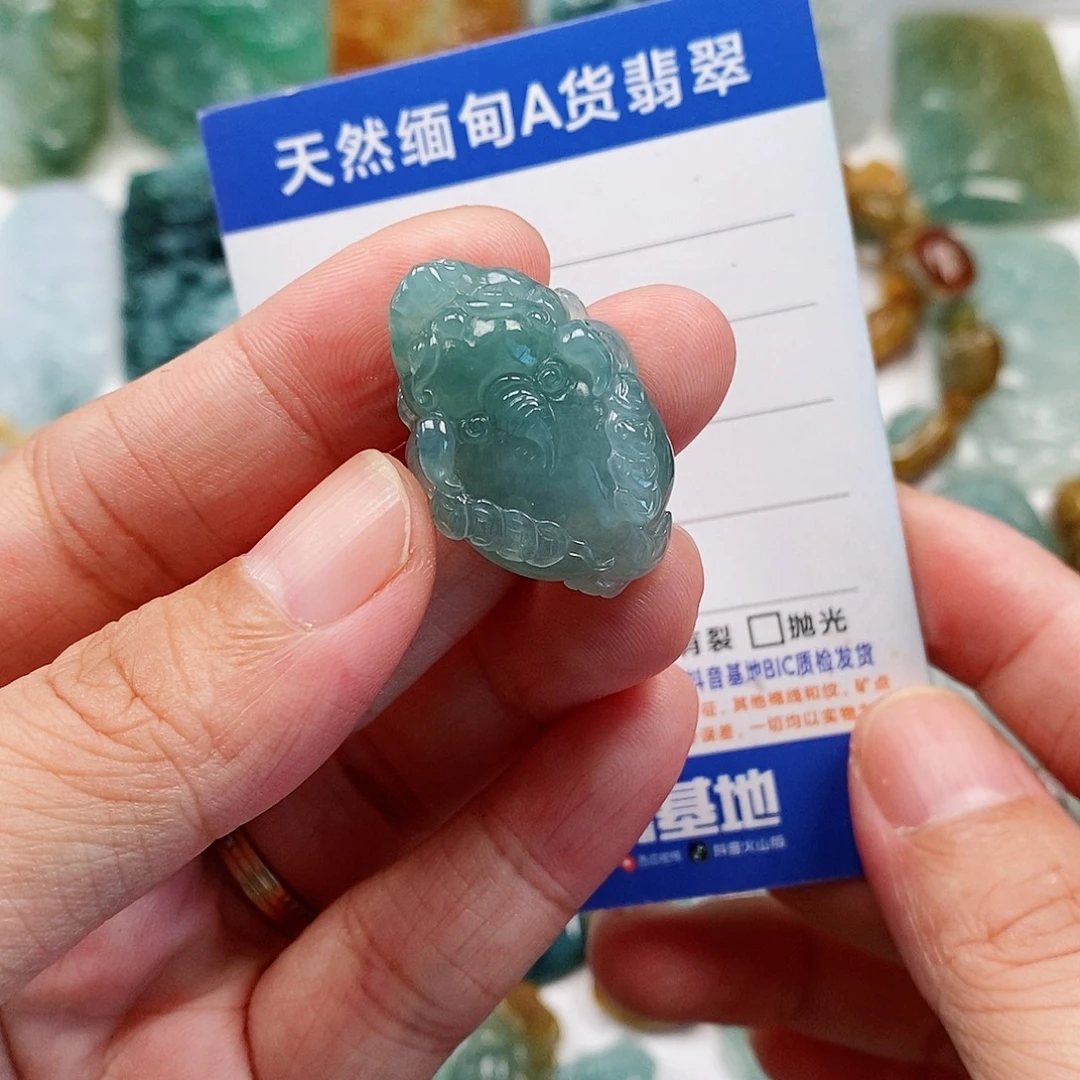 翡翠未镶嵌颈饰金蟾