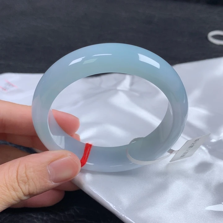 翡翠未镶嵌手镯