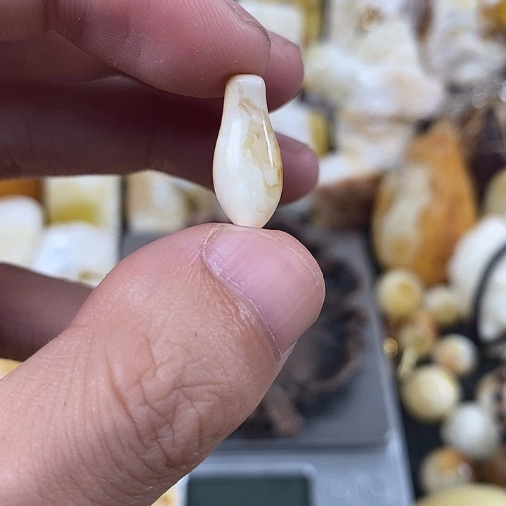 未镶嵌琥珀裸石请