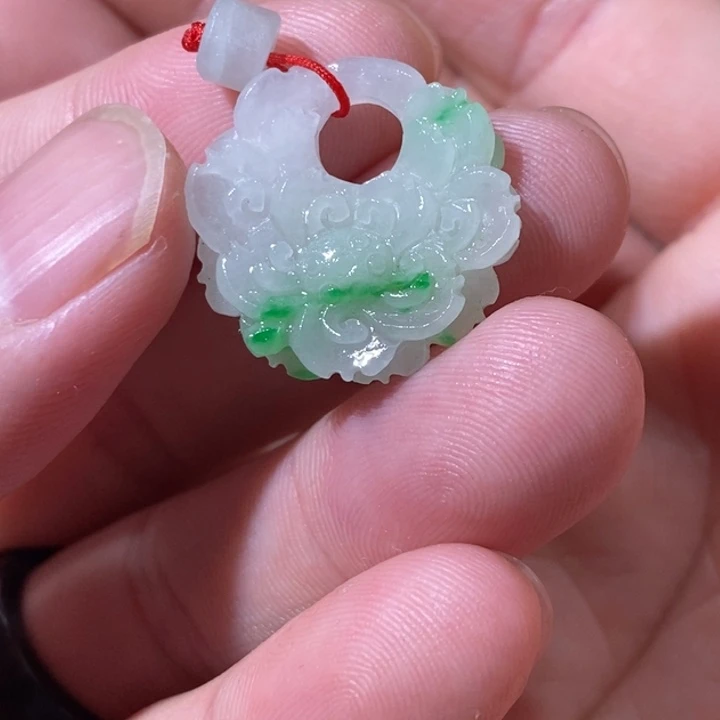 未镶嵌定制翡翠天然翡翠a货飘阳绿花吊坠