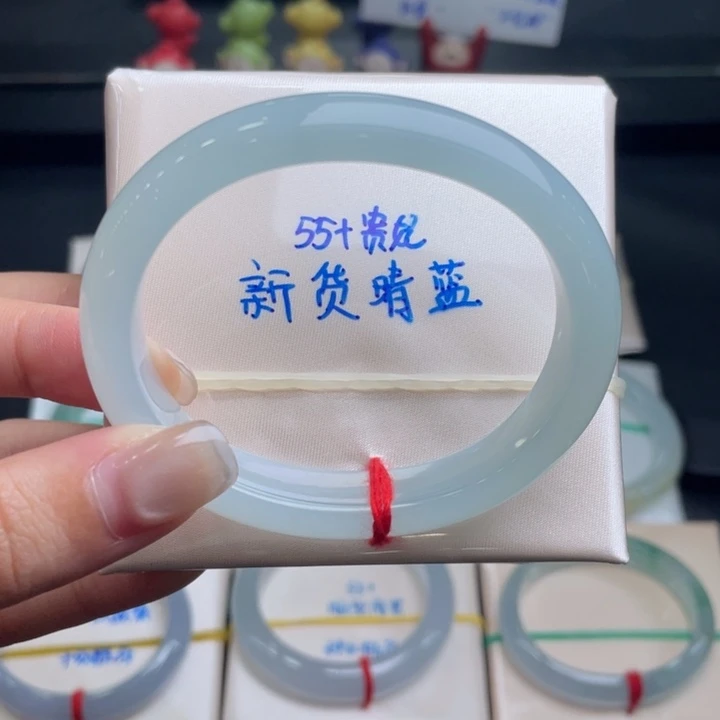 翡翠手镯未镶嵌翡翠手镯