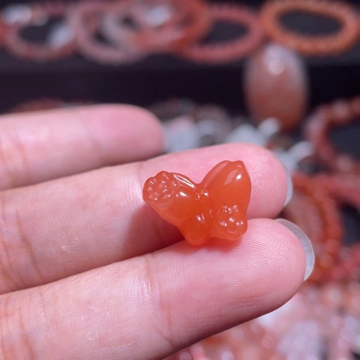 南红玛瑙未镶嵌蝶恋花打孔备注1057