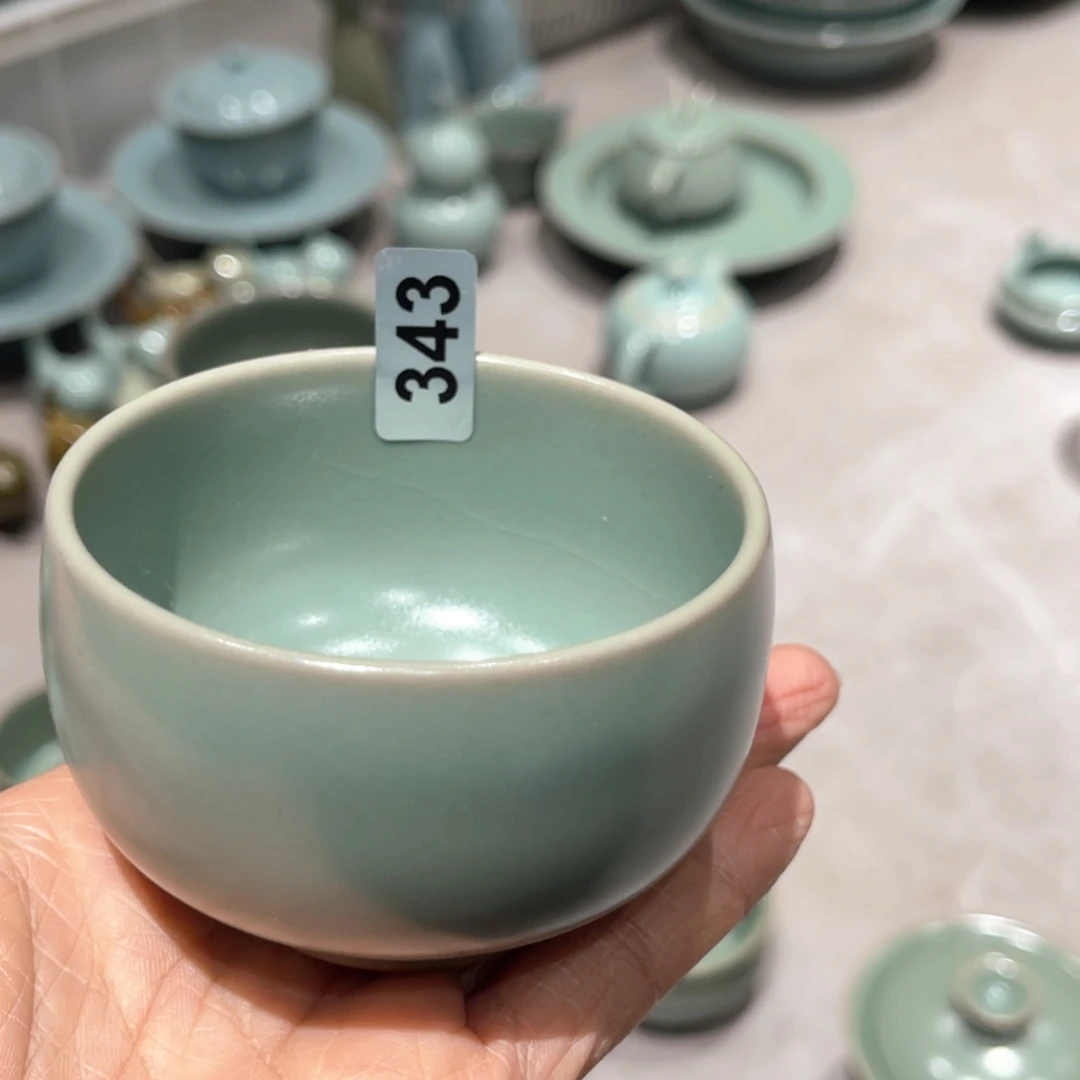 星***槎杯子瓷仿古的风格在此得到延续的