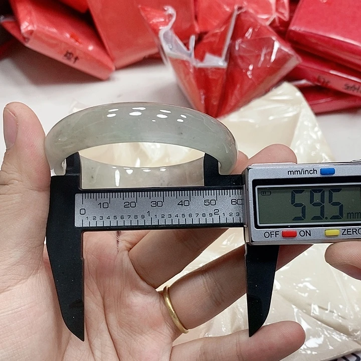 翡翠手镯未镶嵌307