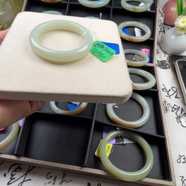 和田玉手镯未镶嵌玲珑美镯53.3