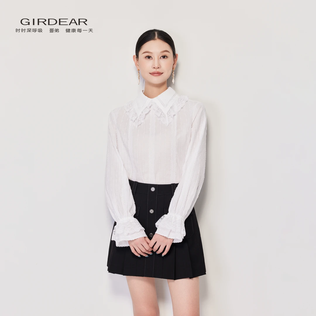 GIRDEAR/哥弟法式白色复古蕾丝衬衣荷叶边翻领喇叭袖衬衫130068