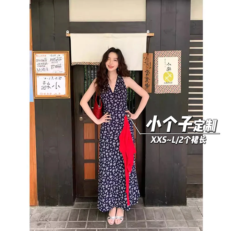 复古法式挂脖V领连衣裙女夏150小矮个子收腰中长款a字显瘦碎花裙