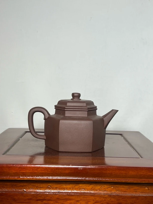宜兴紫砂壶紫泥六方剑流德钟（微瑕）