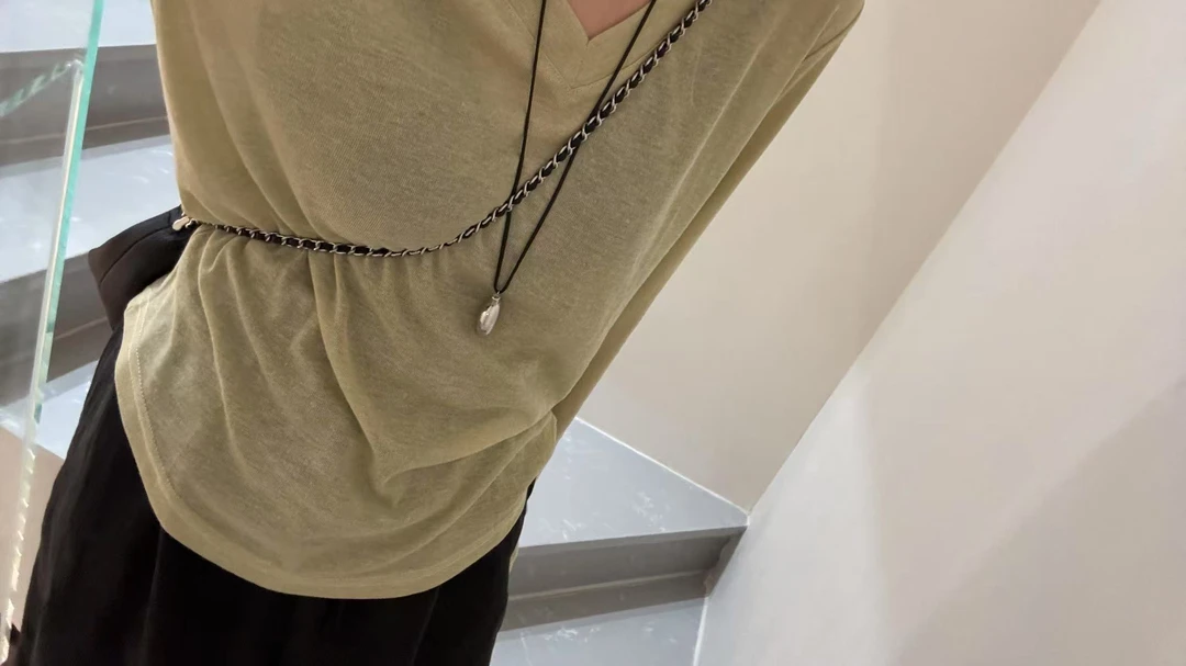 CJ微透薄款V领上衣