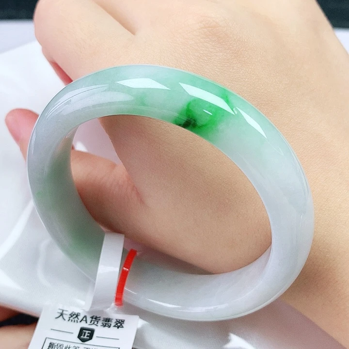 翡翠手镯未镶嵌53圈