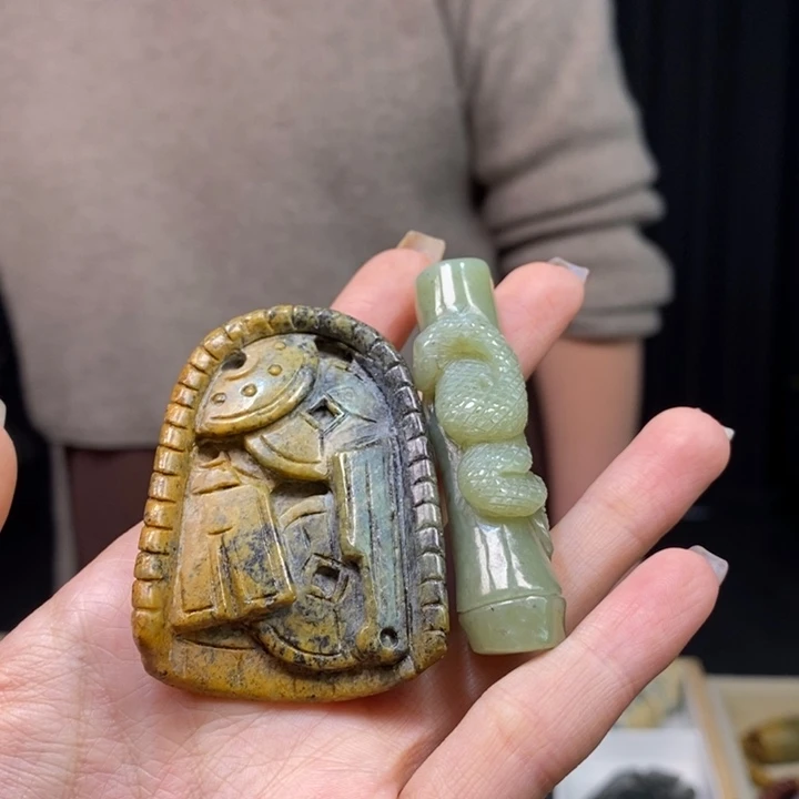 岫岩河磨玉（透闪石质玉）颈饰未镶嵌