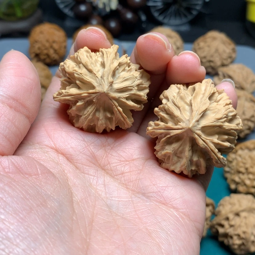 【闪购商品】核桃摆件39岐山三棱编号3968