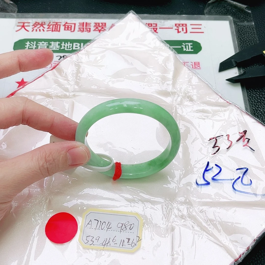 翡翠未镶嵌手镯缅甸翡翠手镯