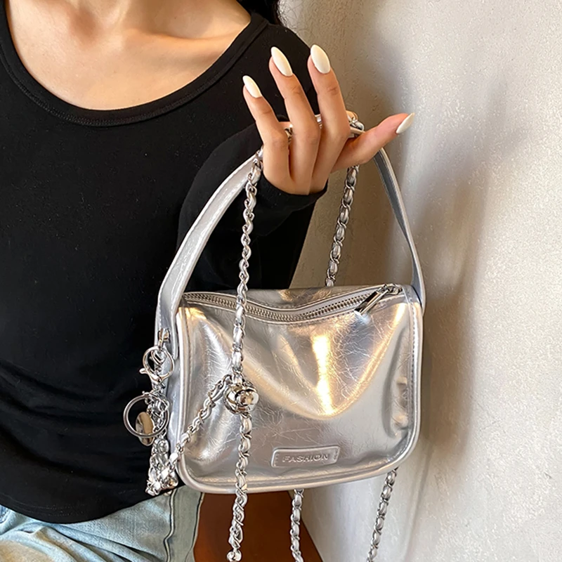 超火小包包女2025新款春夏女士时尚流行链条斜挎包百搭手提小方包