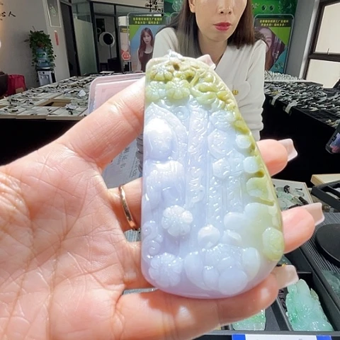 颈饰未镶嵌翡翠一个