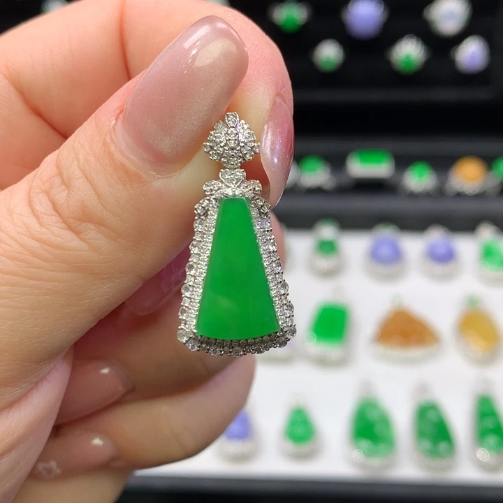 翡翠吊坠(不含链)18K金镶嵌