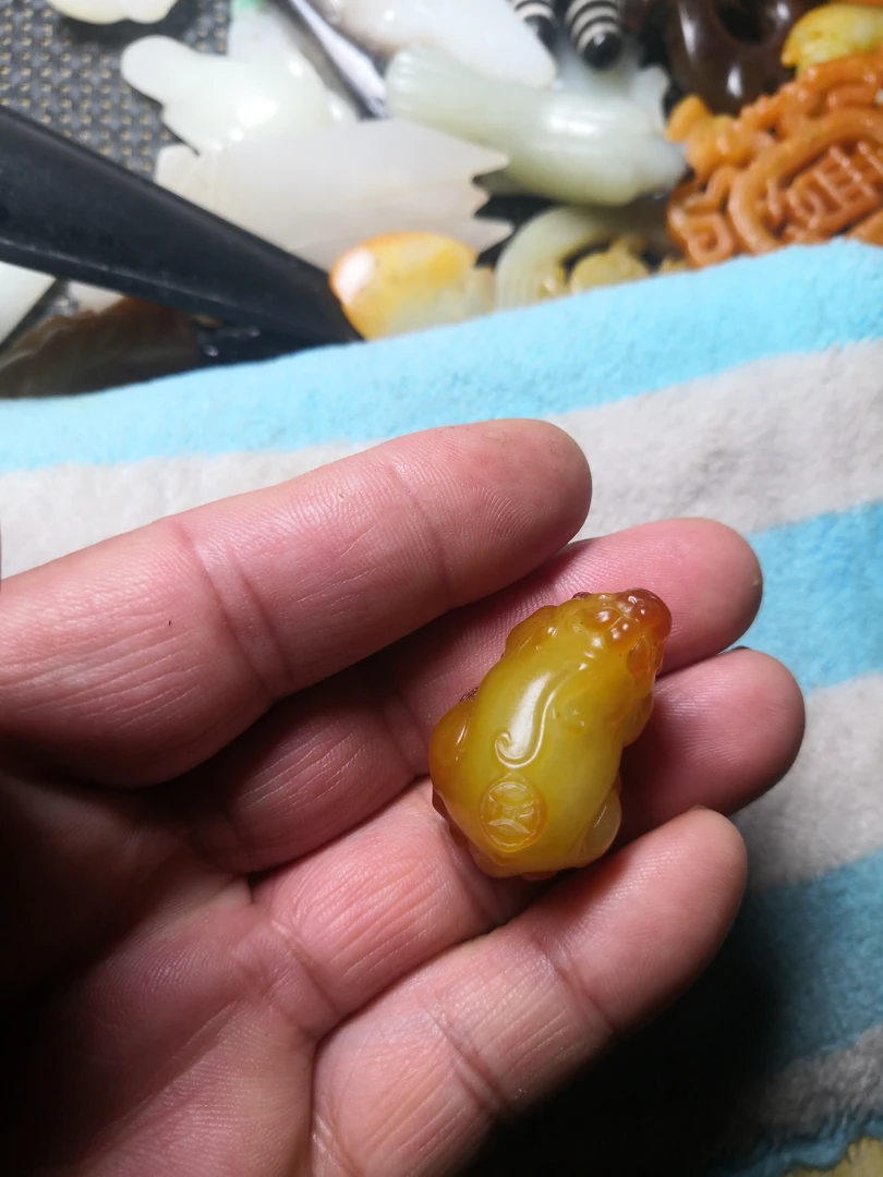 精品和田玉挂件貔貅