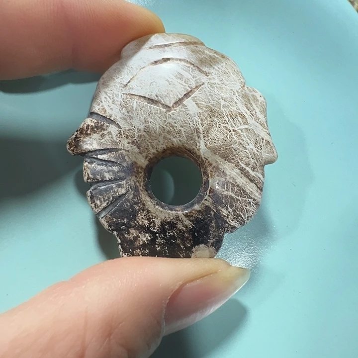 透闪石质玉未镶嵌挂件