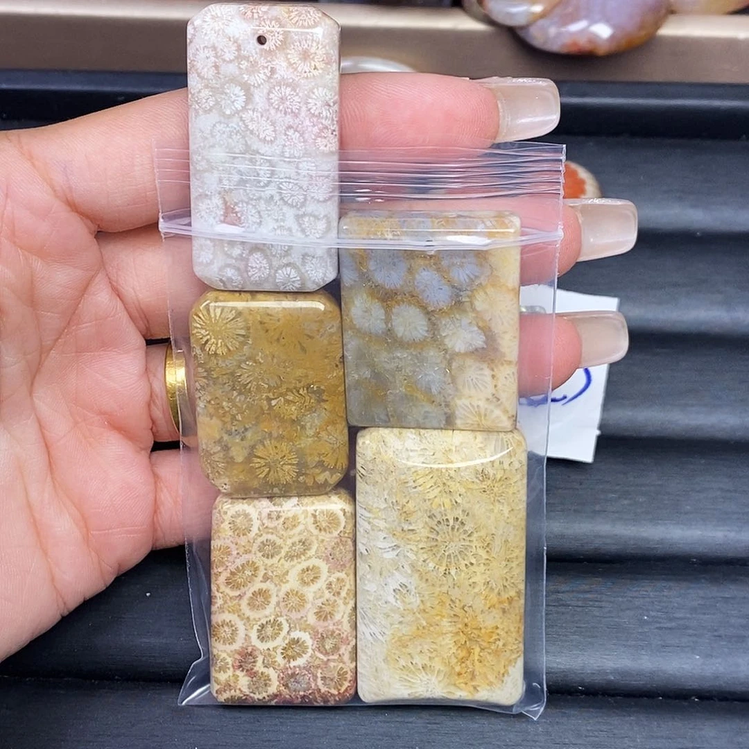 硅化玉颈饰合金吕***?