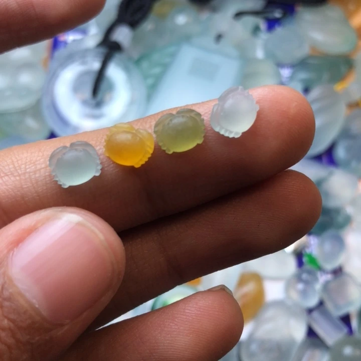 定制翡翠未镶嵌不**山