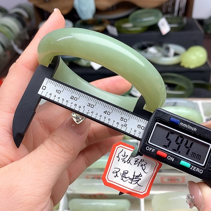 蛇纹石玉手镯未镶嵌505