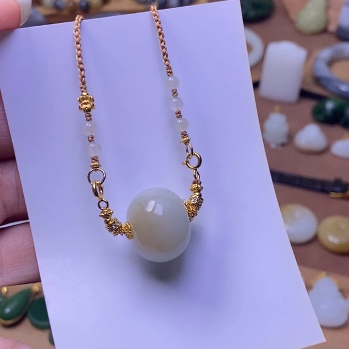 和田玉未镶嵌颈饰糖白路路通项链