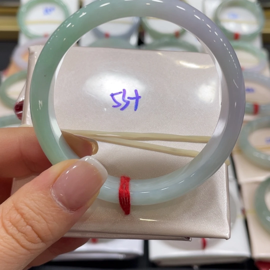 翡翠手镯未镶嵌翡翠