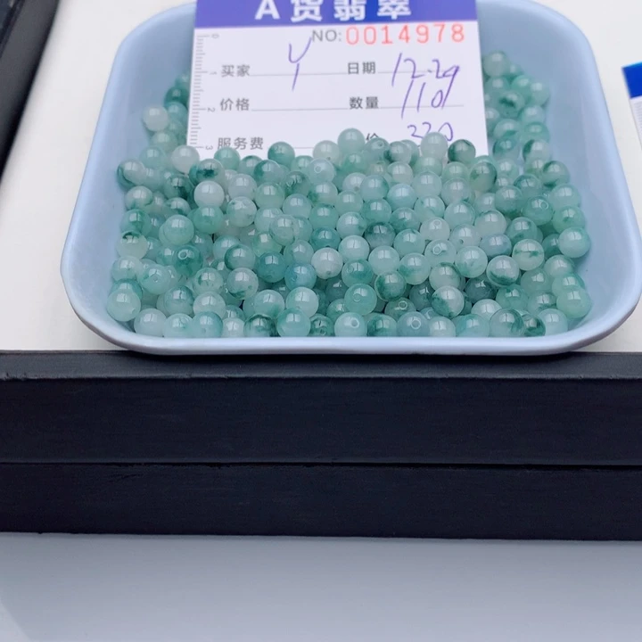 Y***Q翡翠未镶嵌手链多样性