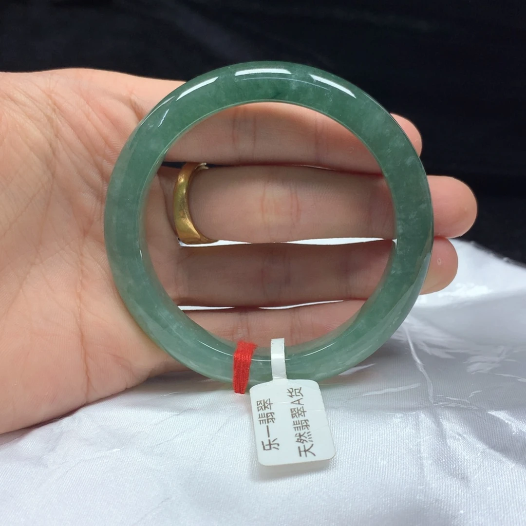 翡翠未镶嵌手镯（圆镯）55.5