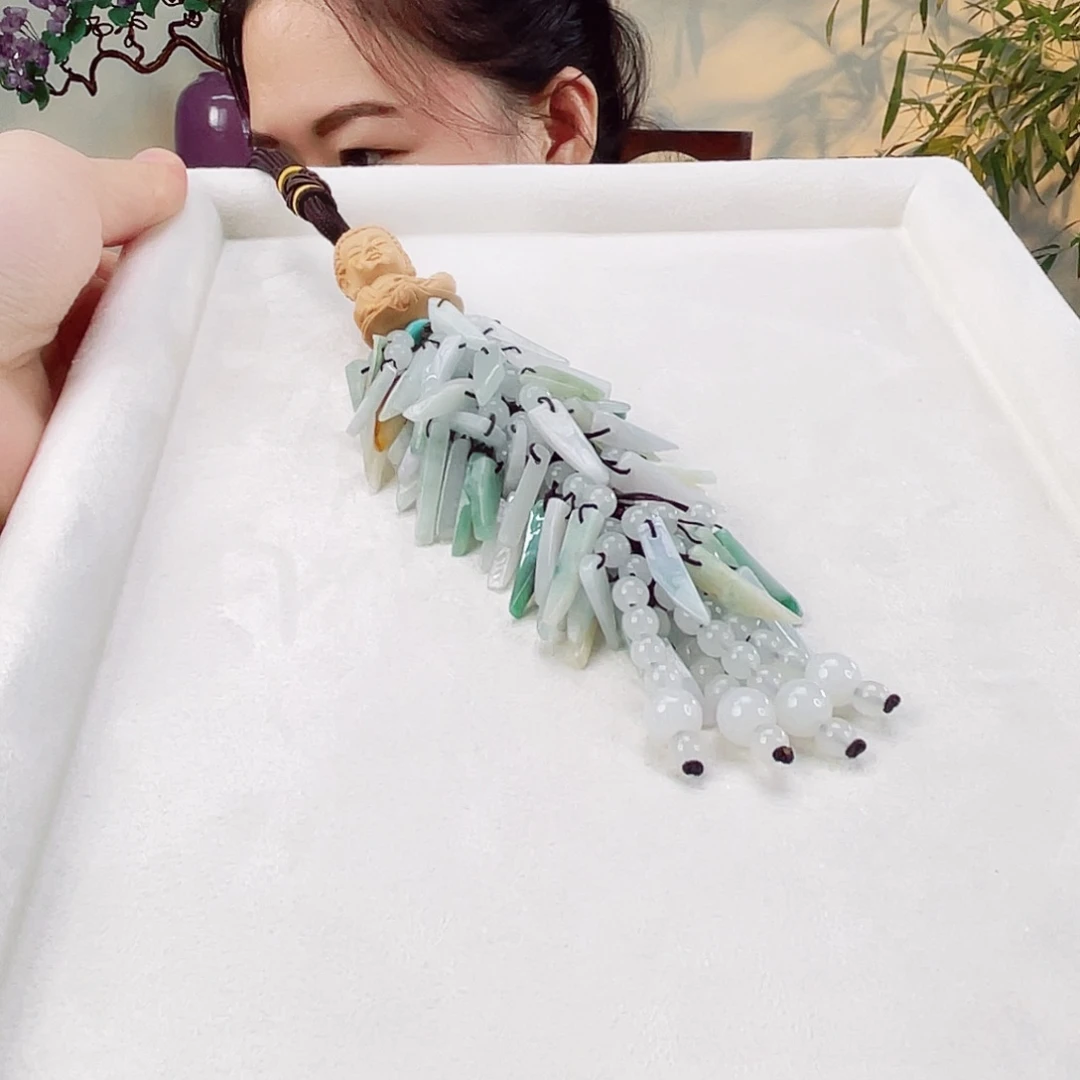 翡翠颈饰未镶嵌翡翠