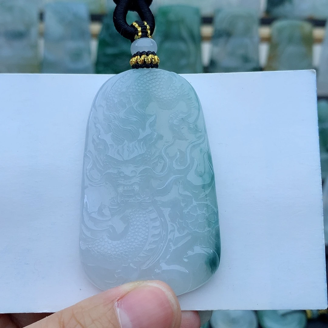 翡翠未镶嵌颈饰龙牌