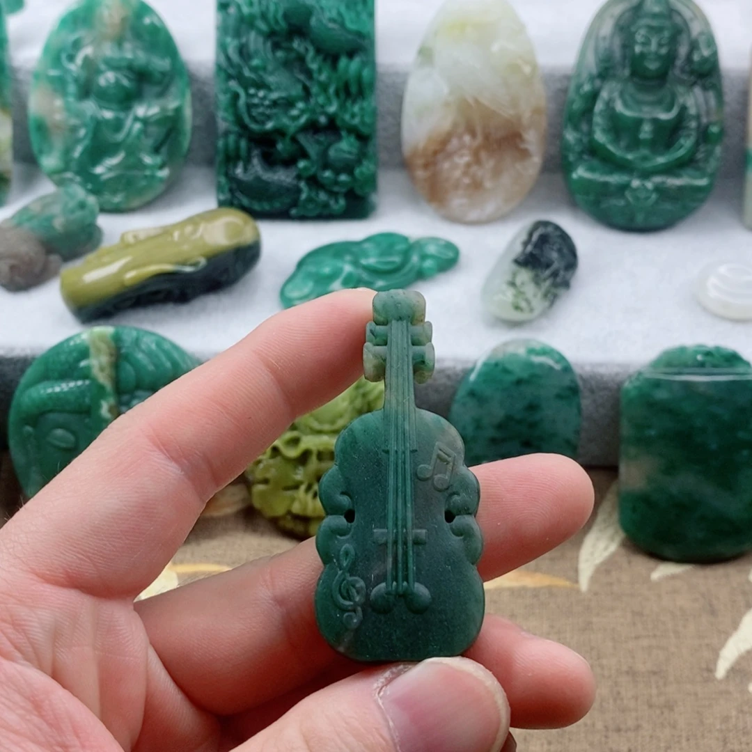 独山玉未镶嵌颈饰