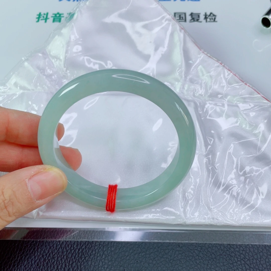 翡翠手镯未镶嵌卤***面天然