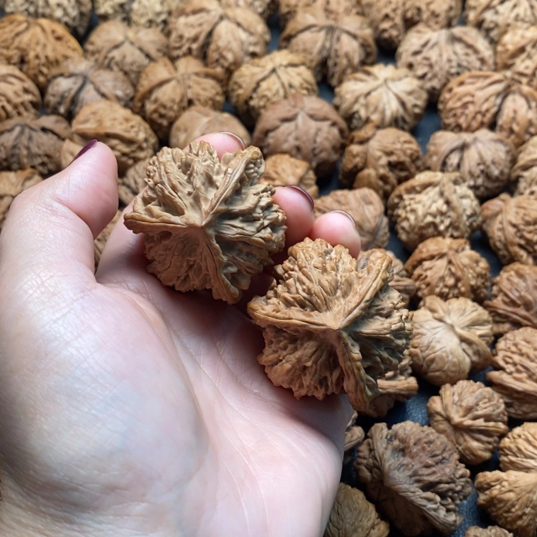 文玩核桃把件45盘龙虎头三棱