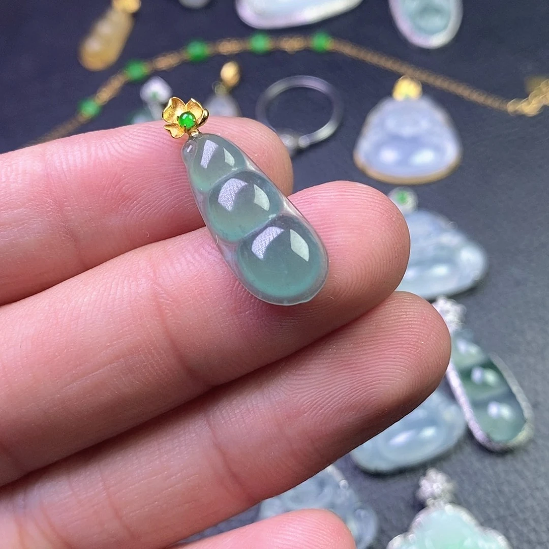 颈饰18K金镶嵌翡翠