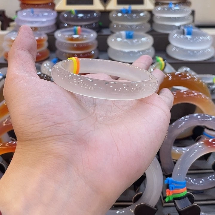 玛瑙/玉髓手镯未镶嵌