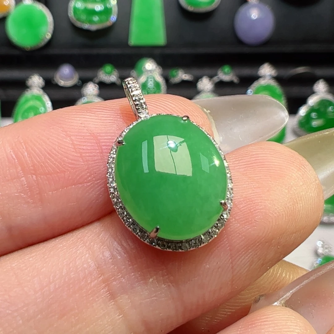 颈饰18K金镶嵌翡翠