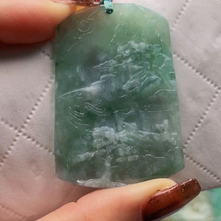 翡翠未镶嵌颈饰挂件