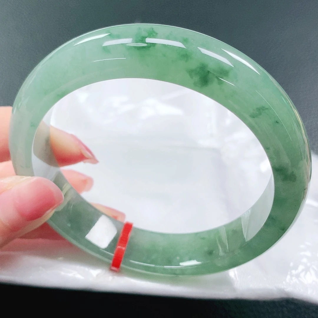 翡翠手镯未镶嵌59圈