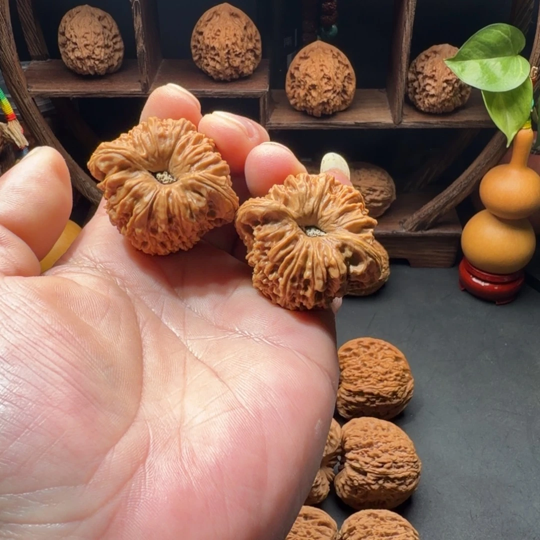 清***茶文玩核桃把件南疆石团子凹底拉丝尺寸43