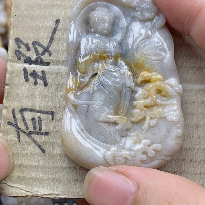 颈饰未镶嵌硅化珊瑚（珊瑚玉）启*