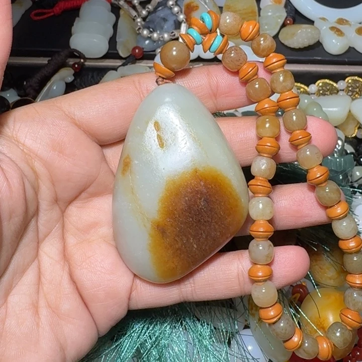 和田玉未镶嵌吊坠(赠链)