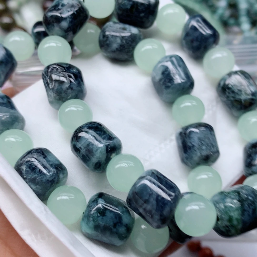 翡翠颈饰未镶嵌手串